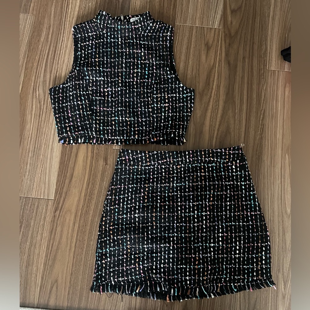 TCEC colorful tweed set
Size Medium